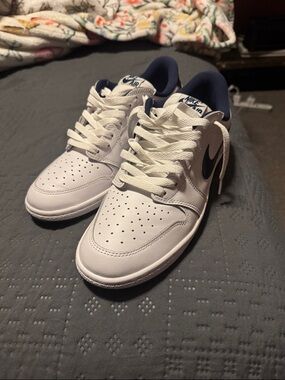 Nike Men’s White and Navy Low-Top Sneakers - Classic Swoosh